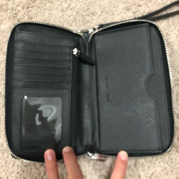 Michael Kors Logo Wallet - Picture 3 of 4